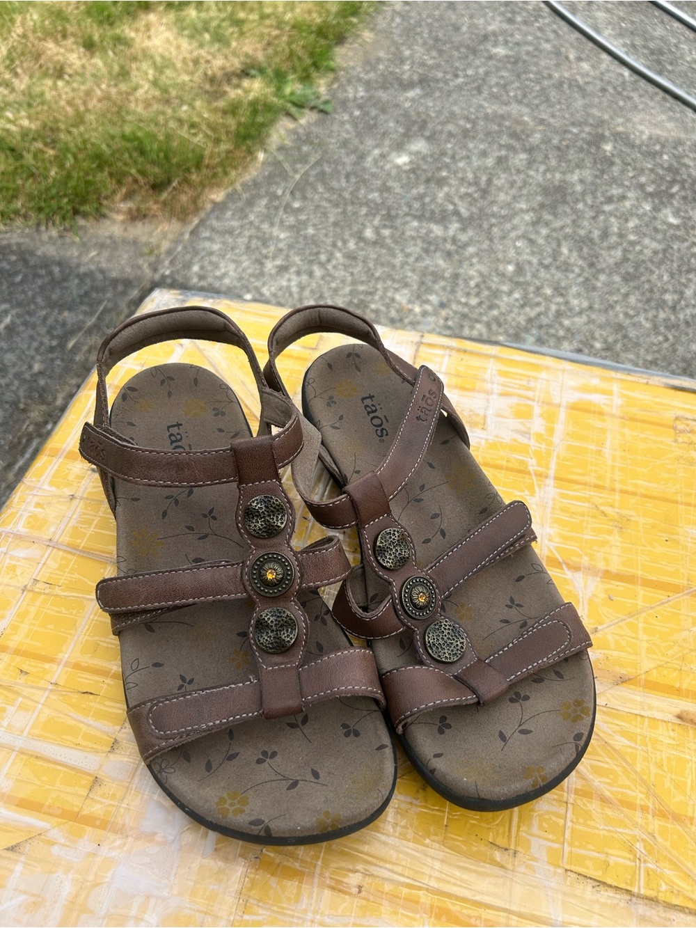 Taos Prize Women’s Brown Leather Strappy Sandals Size 39/8US - Picture 11 of 14